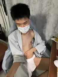 Zhang_yiovo webcam stripchat model stream image